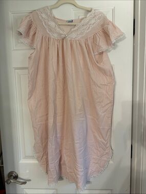 Vintage Nancy King Lingere night gown size XL, fits like L